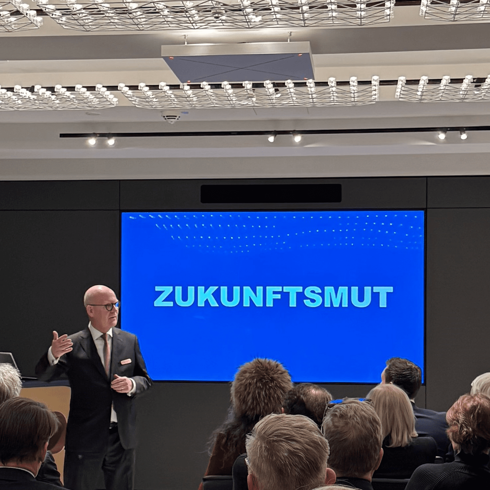 Horst Schmidt Vorstandssprecher der Privatbank Donner&Reuschel hält beim Jahresempfang am Ballindamm in Hamburg einen Vortrag unter dem Titel "Zukunftsmut". 30.1.2025