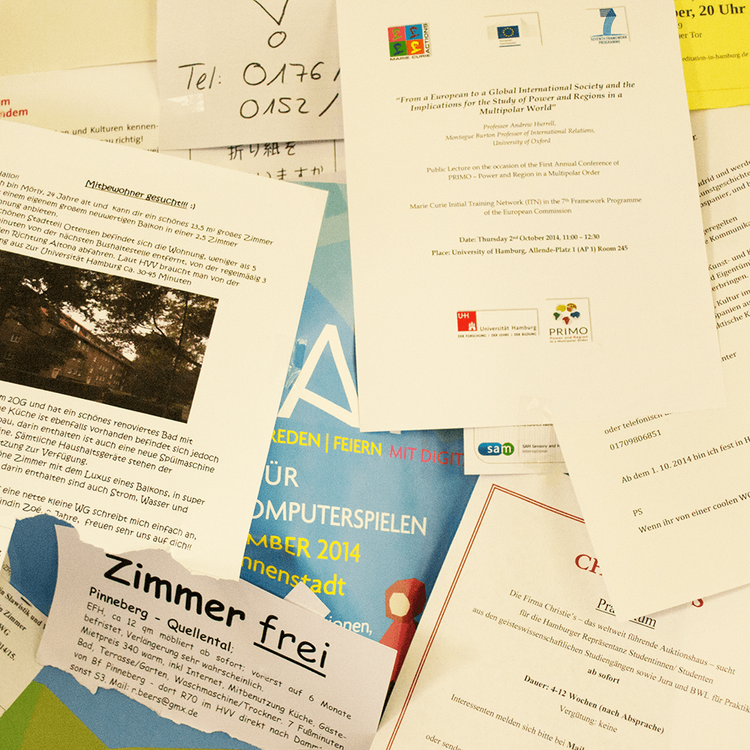 Angebote und Gesuche von WG-Zimmern an Schwarzen Brett